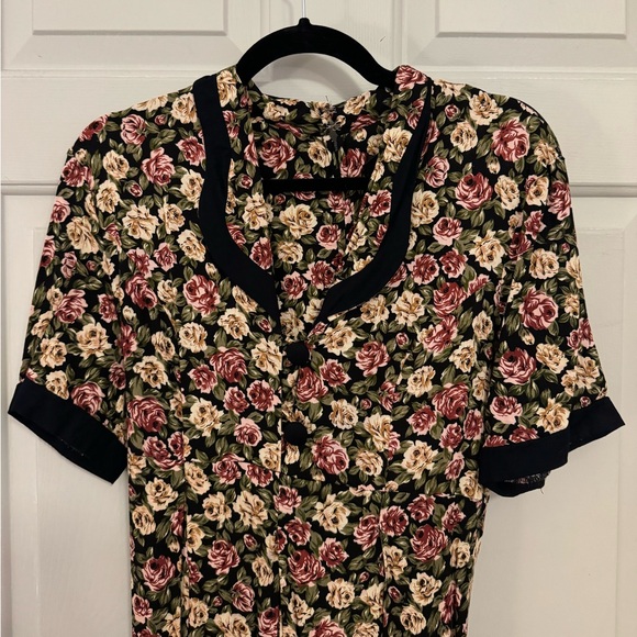 Short Sleeve Floral Jumpsuit Size 10 - Picture 14 of 16
